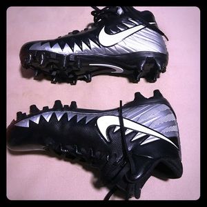 Nike Alpha Menace Varsity Football Cleats